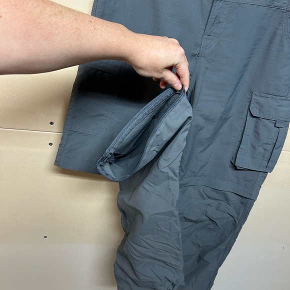 2/$30⚡️- PANTS | Men’s Zip off Cargo pants size 30 - Picture 5 of 6